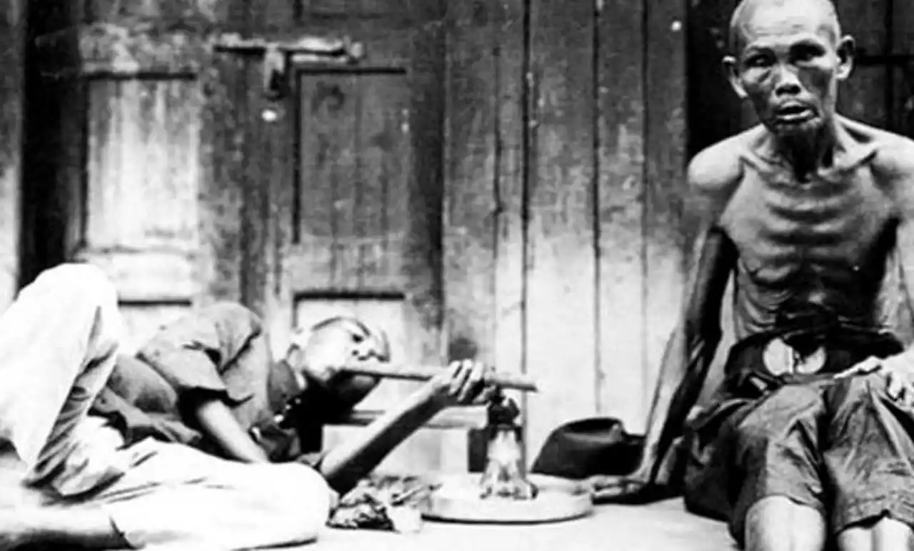 直击:清末百姓吸食鸦片真实照,张张扎心,最后一张让人心寒!