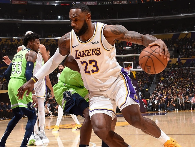 詹皇32 13浓眉50分 湖人天赋碾压赢状元大战!一人成湖人取胜奇兵