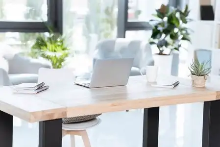 现代工作场所在办公室照片