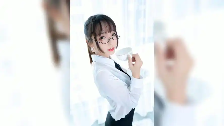 神楽坂真冬ホワイトオフィスcos作品