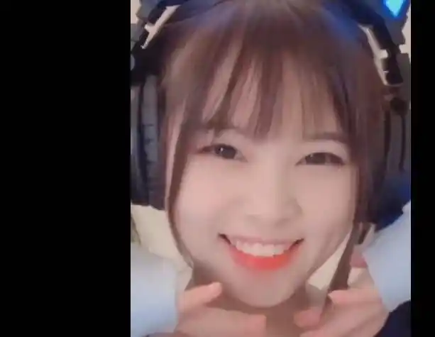 如何评价斗鱼直播游戏主播"一条小团团"?