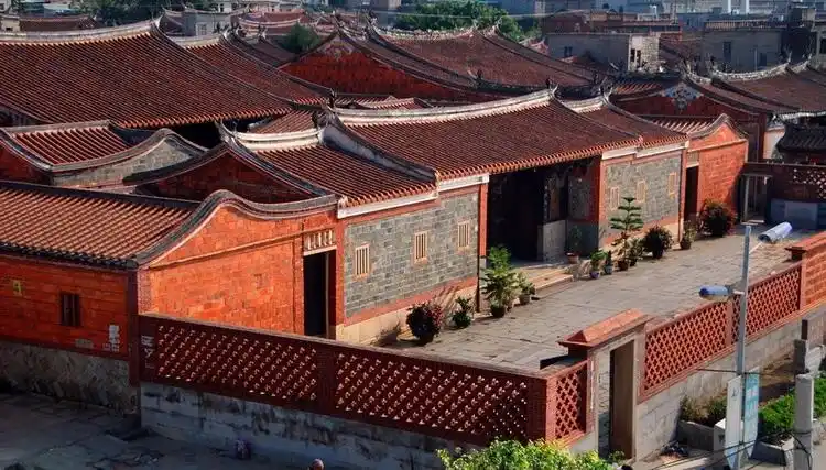 游五店市看闽南红砖厝