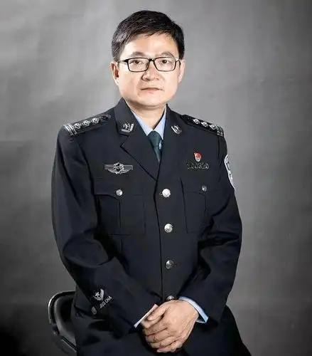 智勇忠诚诠释刑警本色记韶关十佳刑警李警锋