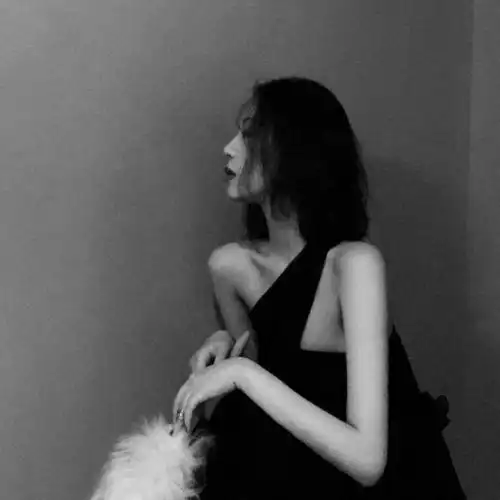 美女侧颜头像黑白冷库霸气最美的其实就是侧颜