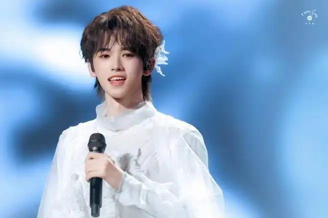 宋亚轩楼外楼演唱会