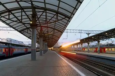 红色_列车_火车站_一个_莫斯科_俄罗斯_图片大全—全景创意图库