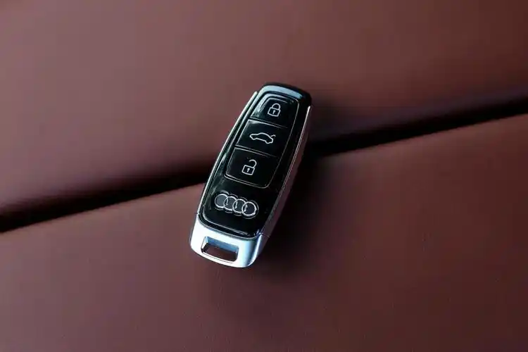 奥迪a8a8l 55 tfsi quattro 尊贵版钥匙正面