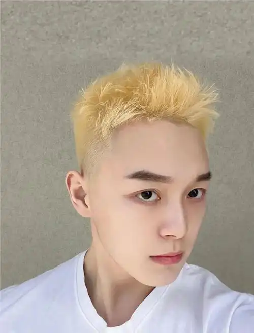 今夏最火男士发型有哪些寸头分头精神时尚潮流染发很吸引眼球