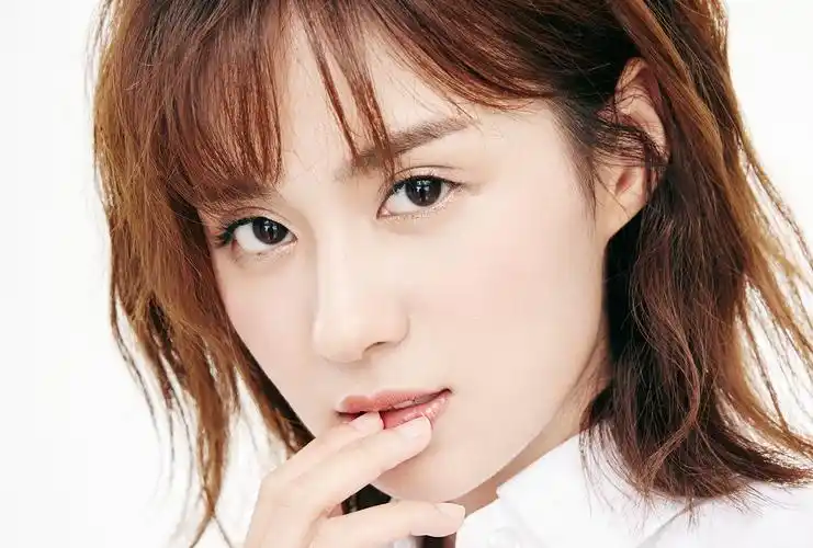 p>郑合惠子,1994年9月16日出生于福建省福州市,中国内地影视女演员