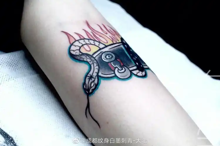 成都纹身白墨刺青蛇纹身