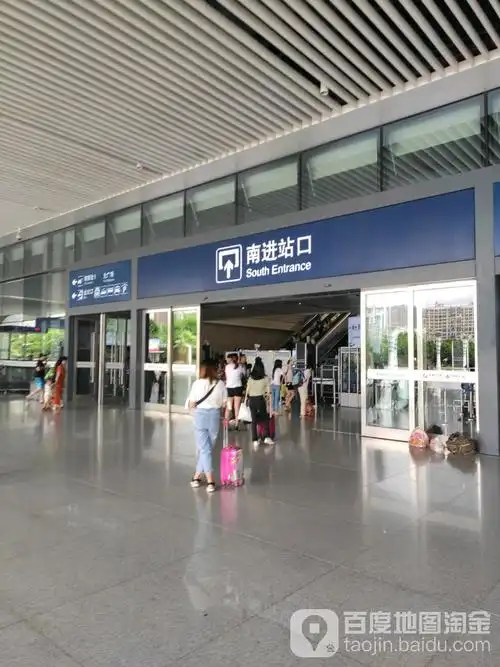 南宁东站南进站口