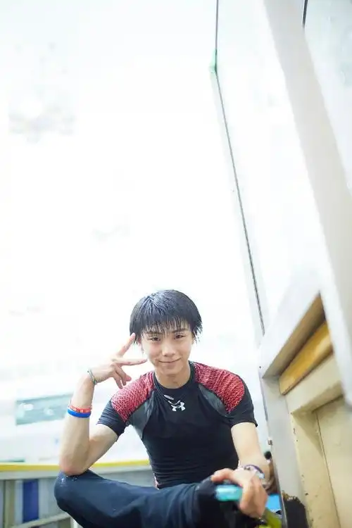 2022"#羽生结弦#(图一为2014年1月索契冬奥会前夕在冰场训练时的照片