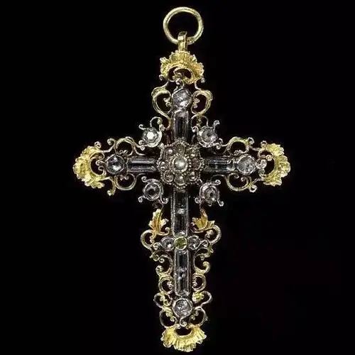 华丽的古董宝石十字架项链