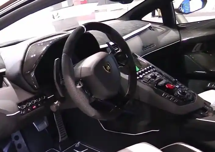 海外跑车内饰实拍,最新一代 兰博基尼 aventador svj