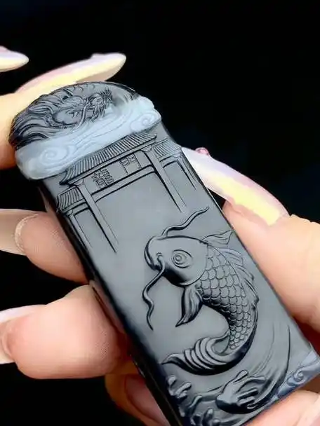 和田玉籽料青花玉雕,鱼跃龙门