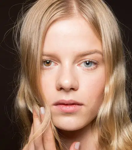 超模拥有罕见异色瞳