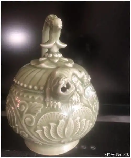 民间藏家(耀州窑青釉剔花牡丹纹倒流瓷壶)