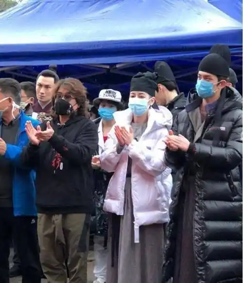 迪丽热巴男装好man!赵露思变得更加富态!_吴磊_屈楚萧_时候