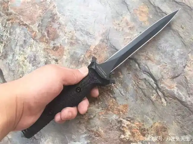 「鉴赏」极端武力镇暴者双刃匕首