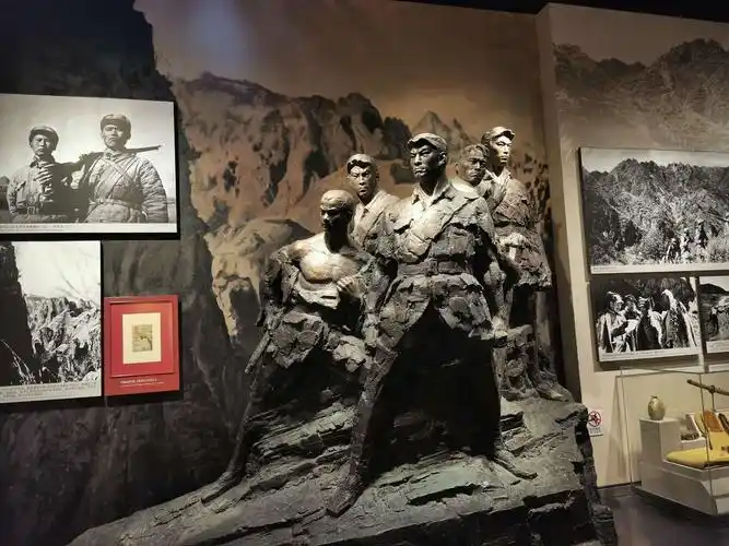 参观中国人民抗日战争纪念馆