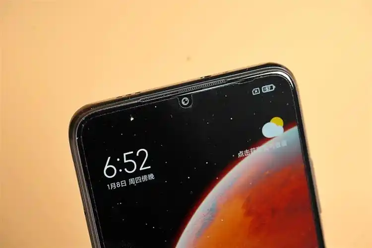 53英寸lcd水滴全面屏,屏幕分辨率为2340x1080,相较不少hd分辨率的同