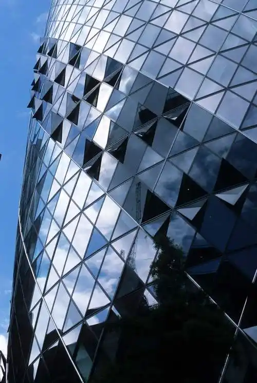 专业幕墙设计施工中怎样安全防范铝合金隐框玻璃幕墙隐患