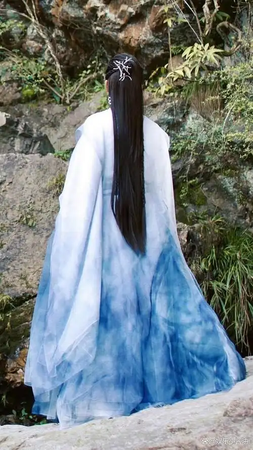 古装美男背影,罗云熙比女生还柔美,肖战仙气飘飘,宫远徵好心酸