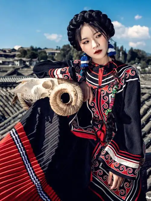 云南丽江黑彝写真