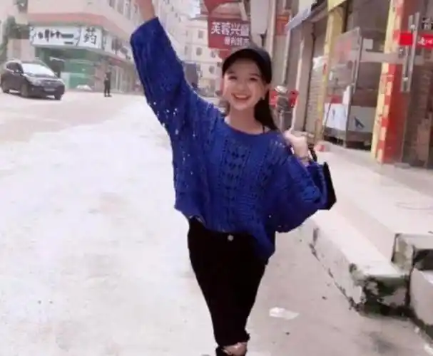 回顾19年成都最美袖珍女结婚32岁长得像10岁婚后生活过得精彩