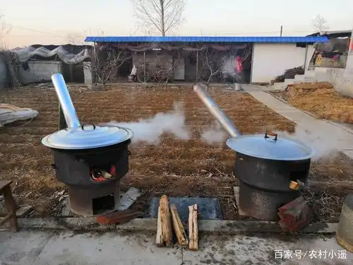 东北农村是怎样吃杀猪菜的?大铁锅烀肉,煮血肠,看着都流口水