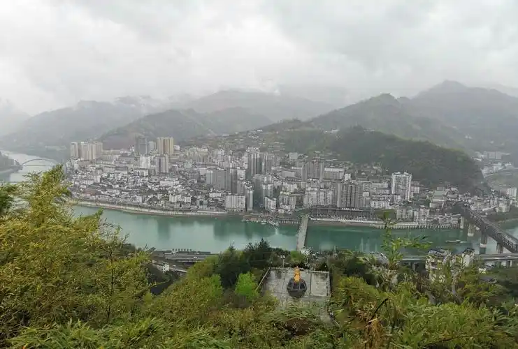 陕西有名山城,紫阳独特风景