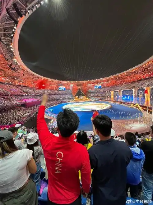 让我们和苏炳添一起为亚运健儿打call,为中国队加油!