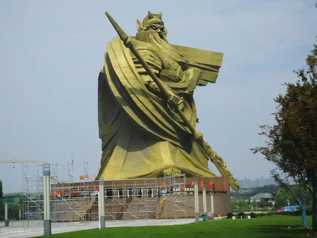 荆州关公像,全球体量最大青铜雕像:破坏古城风貌和历史文脉