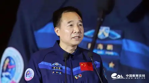 航天英雄,中国人民解放军航天员大队特级航天员景海鹏少将做主题发言