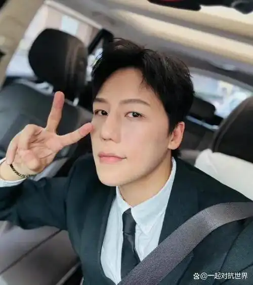 男星刘维熬夜病倒独自求医确诊胆结石做了手术一夜没睡显憔