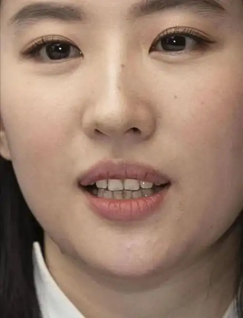 刘亦菲心真大图不p一下就放出来刷新了我对天仙的认知