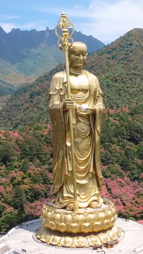 世界最高的99米地藏王菩萨,位于安徽省池州九华山风景区内,见者好运
