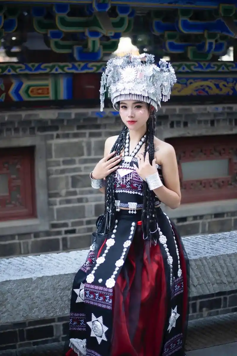 民族服饰 #拍照91 #贵州 时间一天天过去,好像什么都没 - 抖音