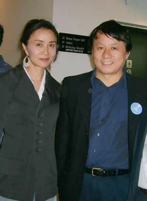 安静的饰演者罗燕1957年出生于上海,毕业于上海戏剧学院表演系,代表作