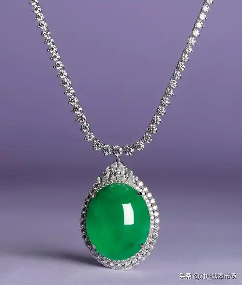 刘晓庆偏爱又大又圆的翡翠项链收藏,高端女人如何佩戴翡翠项链?