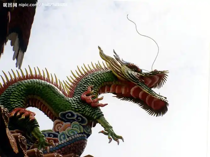 雕塑飞龙图片
