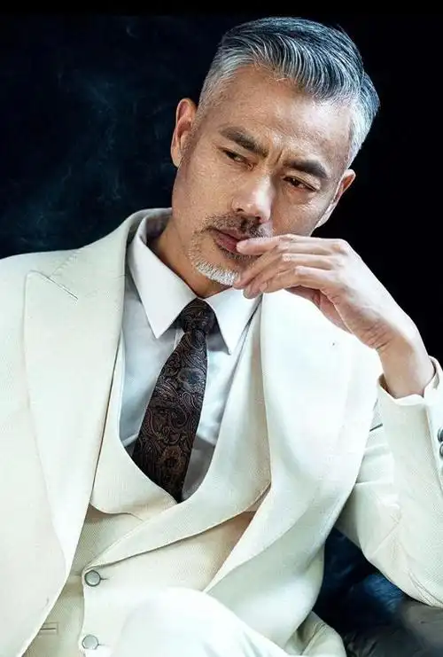 40岁男人换发型,优雅有格调,尽显成熟魅力
