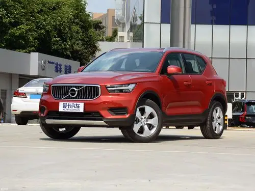 【2019款沃尔沃xc40(进口)t4 四驱 正午熔岩红_整体外观_2/1398张图片