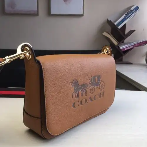 蔻驰新款女包图片f72703女士牛皮翻盖马鞍包蔻驰官网新款马鞍包