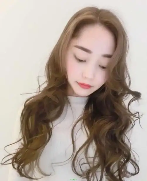 2017年最新女生中长发发型图片(2)