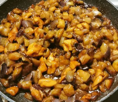 酱香浓郁的鸡肉茄子丁