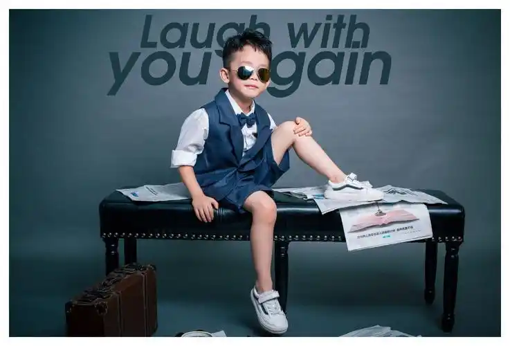 摄影师覃小宝的儿童摄影作品《小男孩》