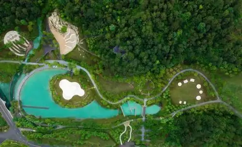 玩嘢农场及鲸奇谷实景图这里有"滋养大人"的安桃雅集商街,一日三餐