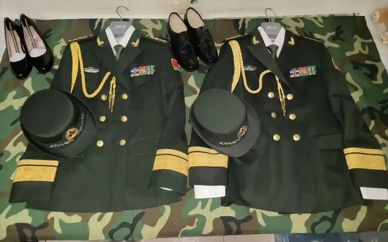 07女陆款礼服展示,母女从戎地摊