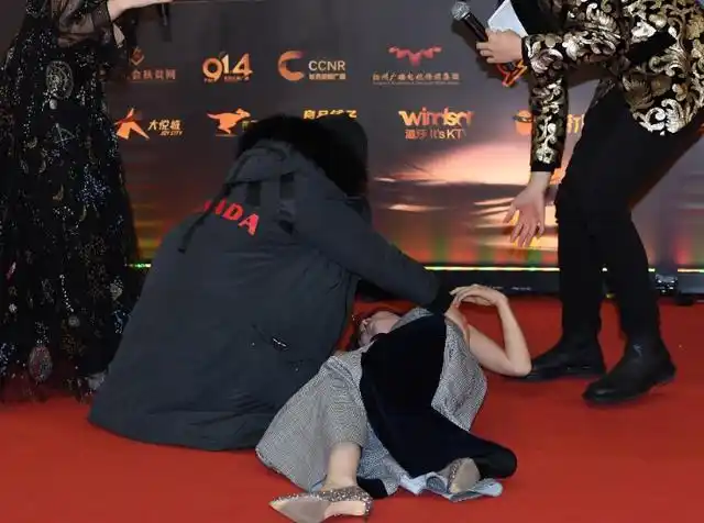 赵韩樱子零下6度身穿吊带裙晕倒,女明星走红毯到底有多拼!